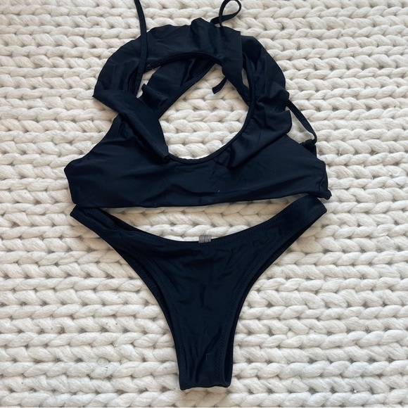 ZAFUL BLACK RUFFLE BIKINI SIZE SMALL - Picture 1 of 2